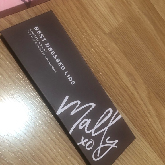 Mally Beauty Best Dressed Lids Eyeshadow Palette Neutrals and Bolds BNIB - Picture 2 of 7